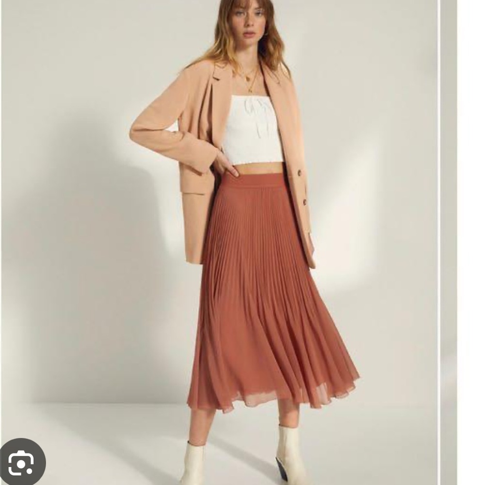 Aritzia Wilfred Twirl Pleated Skirt - NWT